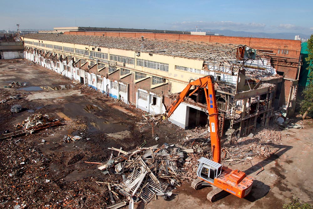 Deconstruccion Y Desmantelamiento De La Fabrica Seat En El Poligono Industrial De La Zona Franca Barcelona Urcotex